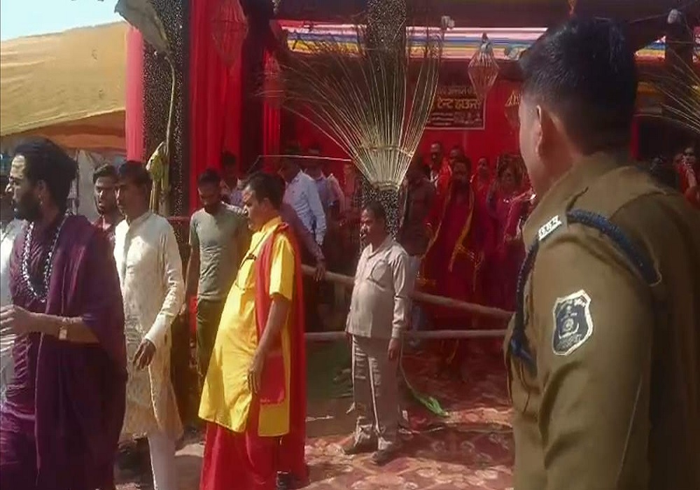 Narrator Ashutosh Chaitanya Arrested: सतनामी समाज पर विवादित बयान देने वाले आशुतोष चैतन्य महाराज गिरफ्तार, कहा था- सतनामी होकर गाय काट रहे मूर्ख