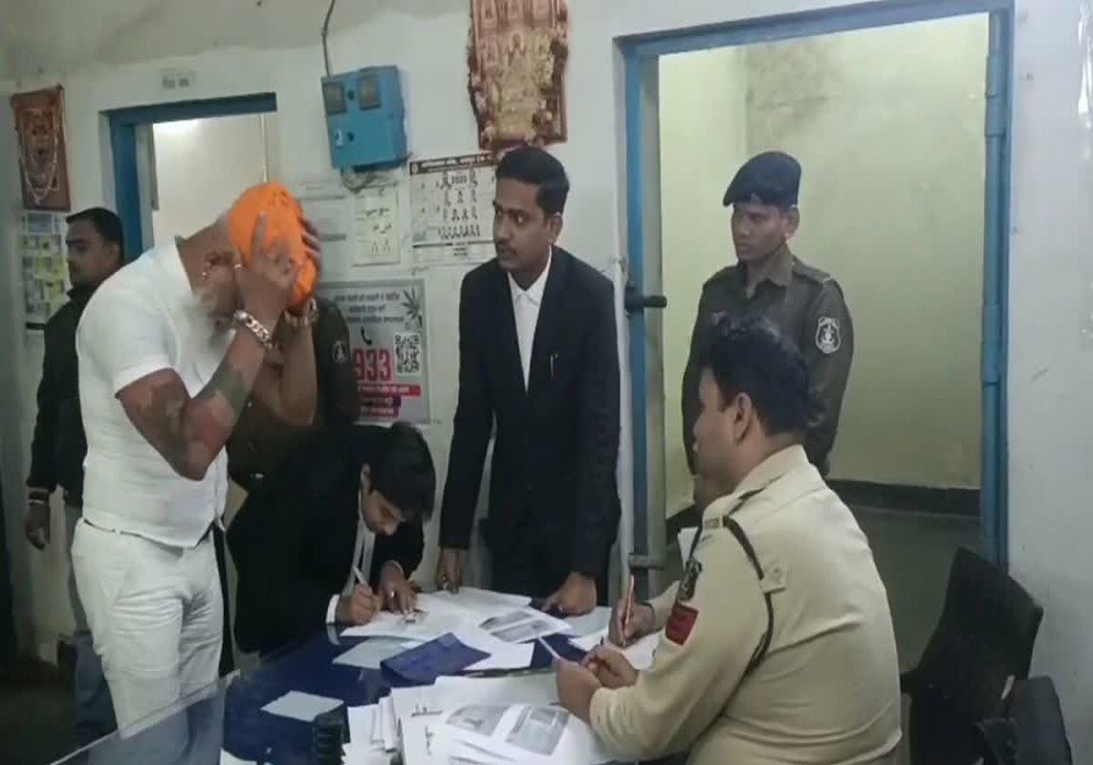 थाने में 10 हजार देकर छूटे करणी सेना अध्यक्ष, पोस्ट में लिखा- एनकाउंटर का आर्डर निकालो… SP-TI के घर घुसने की दी थी धमकी