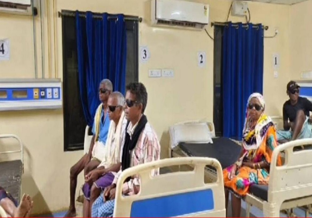 बीजापुर में मोतियाबिंद ऑपरेशन के बाद 9 मरीजों को संक्रमण, स्वास्थ्य विभाग में मचा हड़कंप, पूर्व CM ने साधा निशाना