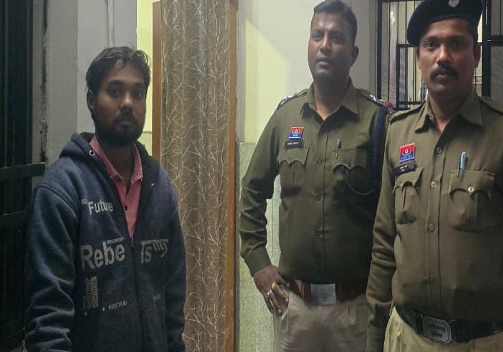 रेलवे स्टेशन से युवक का अपहरण, कमरे में बंधक बनाकर किया अननेचुरल Sex, फिर वीडियो बनाकर परिजनों को भेजा