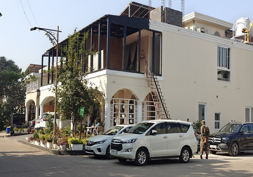 IT Raid: लोहा कारोबारियों के ठिकानों पर आयकर विभाग ने मारा छापा, मचा हड़कंप… खंगाले जा रहे दस्तावेज