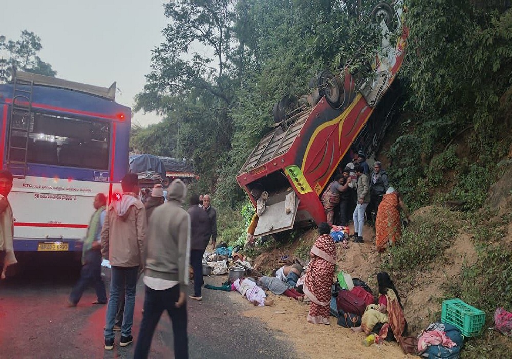 Bus Accident Maredumilli Ghat: बस गहरी खाई में गिरने से 9 लोगों की मौत, कई यात्री घायल… मची अफरा-तफरी