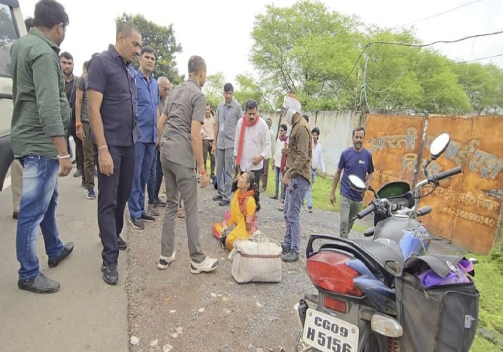 Big Breaking News: डिप्टी CM के काफिले की गाड़ी से बाइक टकराई, हादसे में 2 लोग घायल… मची अफरा-तफरी