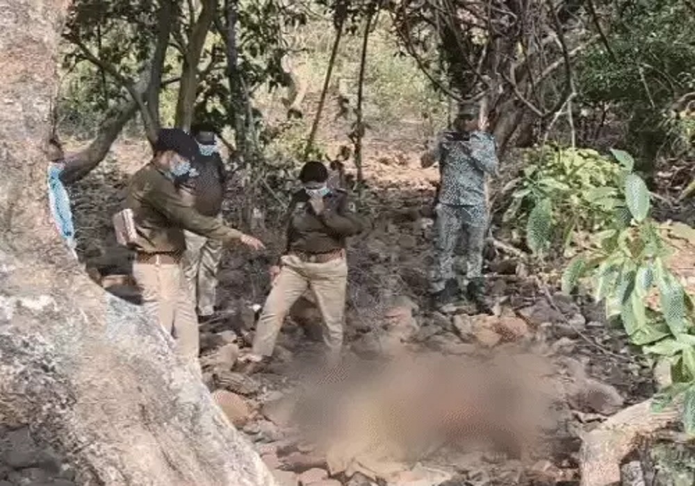 बॉयफ्रेंड ने शादीशुदा GF को मार डाला… आरोपी ने पहले पी शराब, फिर पत्थर से कुचलकर कर दी बेरहमी से हत्या