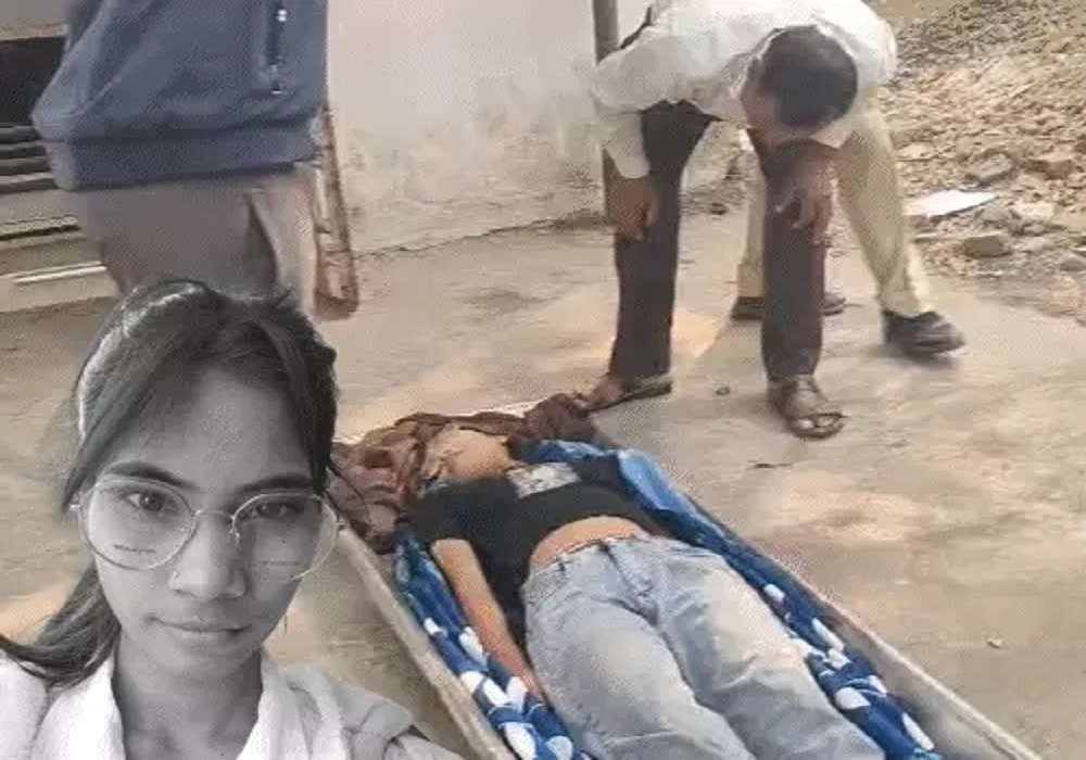 तुम घर का काम क्यों नहीं करती... मां ने डांटा तो कॉलेज छात्रा ने उठाया ये खौफनाक कदम, भाई ने इस हाल में देखा शव