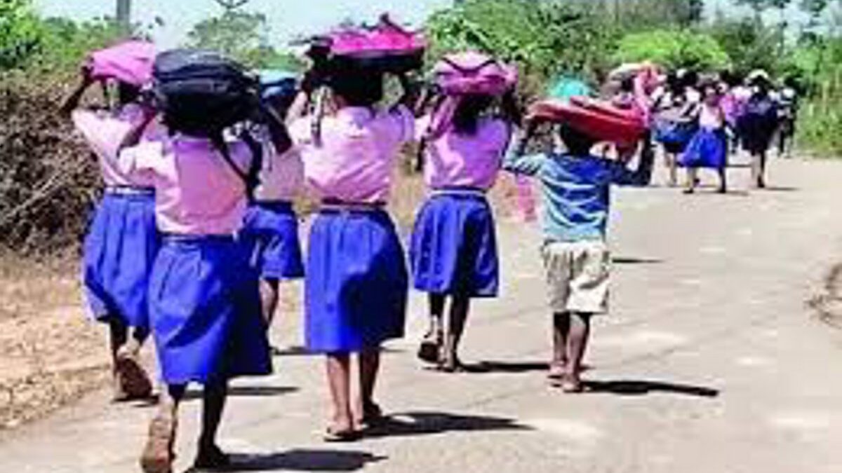 Summer vacation: स्कूलों में 20 अप्रैल से ग्रीष्मकालीन छुट्टी की घोषणा, भीषण गर्मी को देखते हुए लिया गया निर्णय