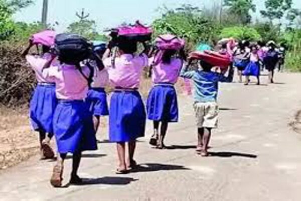 Summer vacation: स्कूलों में 20 अप्रैल से ग्रीष्मकालीन छुट्टी की घोषणा, भीषण गर्मी को देखते हुए लिया गया निर्णय